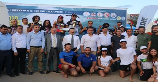 2018 Dalga Sörfü Şampiyonası nefesleri kesti
