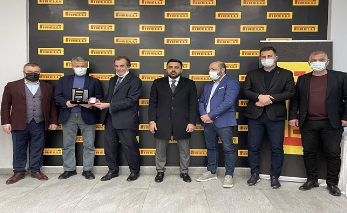 Pirelli İzmit Fabrikası’nda çalışan 126 kişi, kıdem töreninde plaketle ödüllendirildi