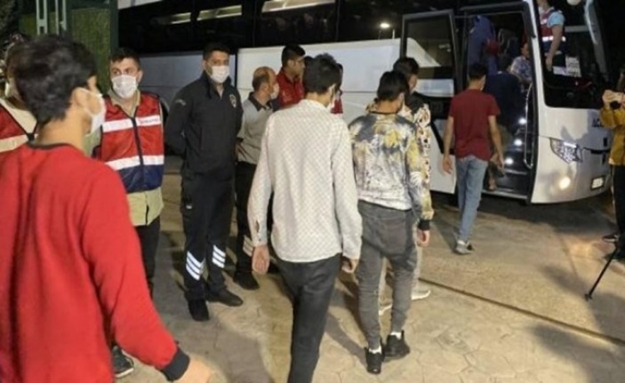 Kocaeli'de 223 kaçak göçmen sınır dışı edildi