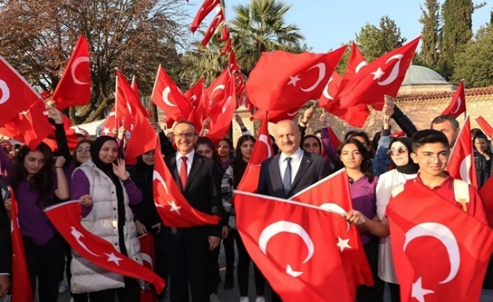 Protokolden Gebzelilere Binlerce Türk Bayrağı