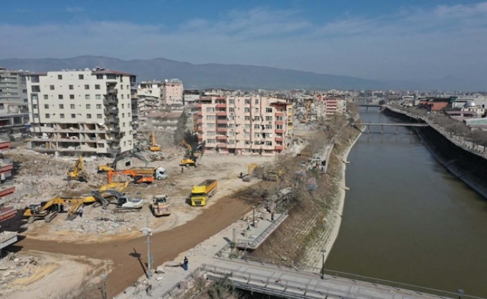 Büyükşehir, Hatay’da 51 binanın yıkımını yaptı