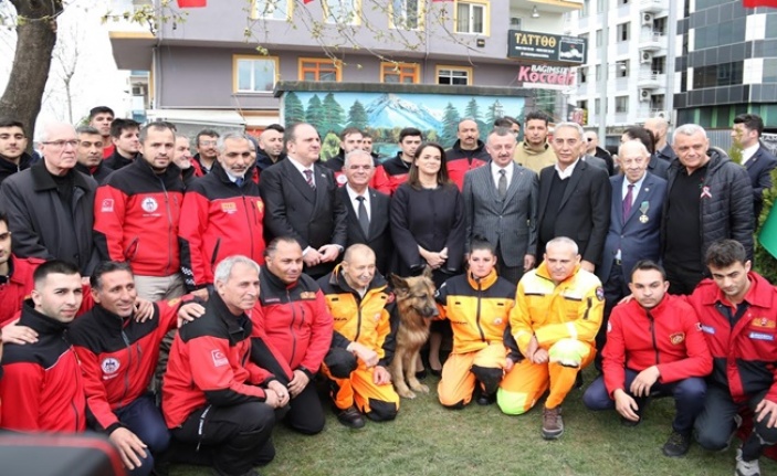 Cumhurbaşkanı Novak ve Başkan Büyükakın  kahraman köpek Mancs’in anıtını açtı