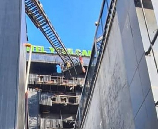 Pendik'te otelde yangın: 2 kişi hayatını kaybetti