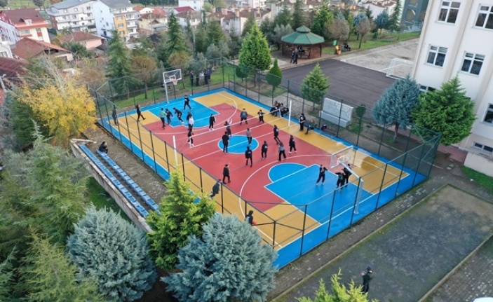 Büyükşehir’den 120 okula daha basketbol ve voleybol sahası
