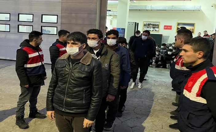 Kocaeli'de 11 kaçak göçmen sınır dışı edildi