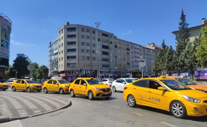 Gebze'li taksicilerden yakıt zammına protesto!