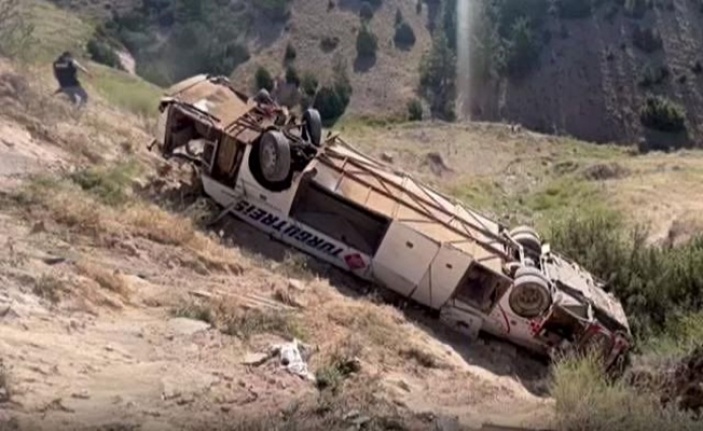 Kars'ta yolcu otobüsü viyadükten düştü: 7 ölü, 22 yaralı