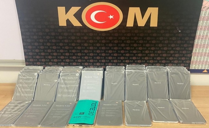 Kocaeli Emniyet'inden kaçakçılara baskın: Gümrük kaçağı telefonlar ele geçirildi