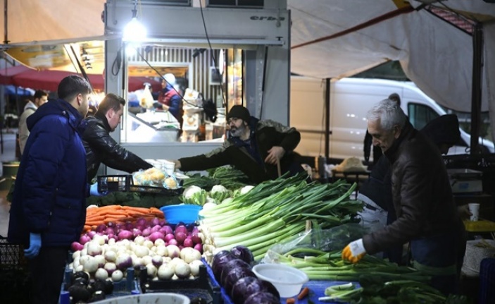 Büyükşehir’den  pazarcılara sıcak çorba ikramı