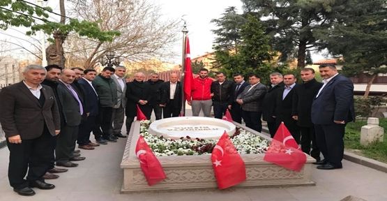 AK Parti Gebze, Yazıcıoğlu’nun kabrini ziyaret etti