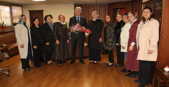 AK Parti Gölcük İlçe Kadın Kolları yönetiminden Başkan Ellibeş’e ziyaret