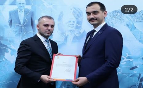 AK Parti İzmit yeni ilçe başkanını tanıttı  