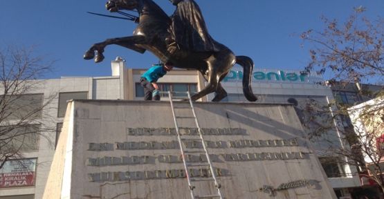 Atatürk Anıtı temizlendi