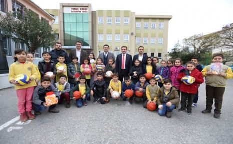 Başkan Demirci’den 44 Okula Spor Malzemesi Desteği