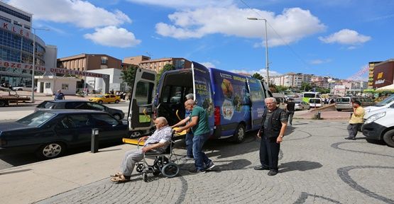  Çayırova Belediyesi Engelli Vatandaşları Yalnız Bırakmıyor