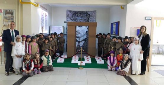  Çayırova Güzeltepe İlkokulu Çanakkale Zaferini kutladı