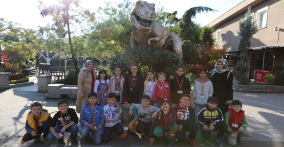 Çayırovalı öğrenciler Hayvanat Bahçesinde Eğlendiler