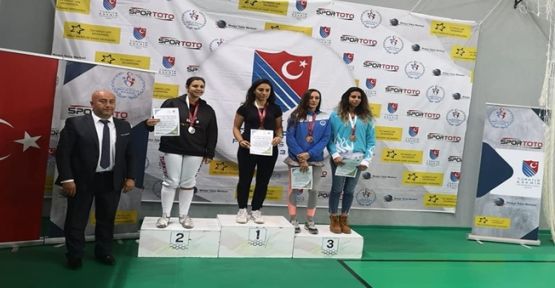 Eskrimciler Türkiye şampiyonasından 3 madalya ile döndü   