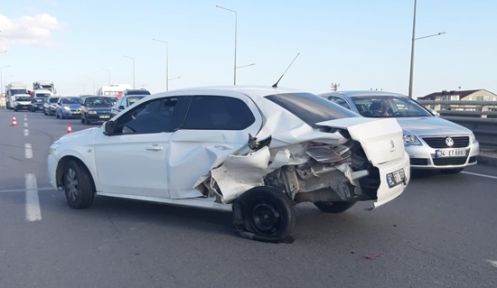 Gebze'de 2 araç kaza yaptı :2 Yaralı