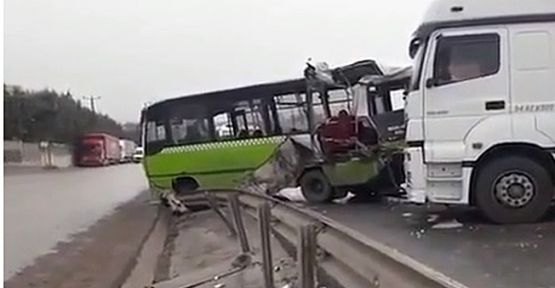 Gebze'de Halk otobüsü ile TIR çarpıştı :1 ölü 8 yaralı