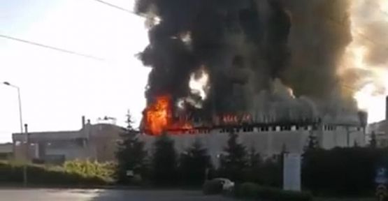 Gebze'de perde fabrikasında çıkan yangın söndürüldü