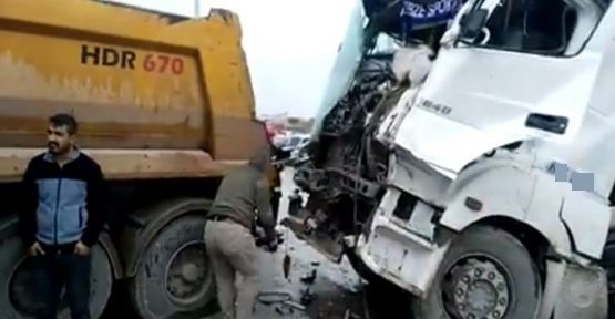  Hafriyat kamyonları kaza yaptı:  2 YARALI