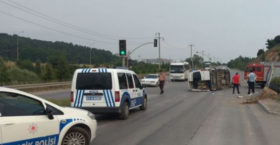 İşçileri taşıyan minibüs devrildi: 9 yaralı