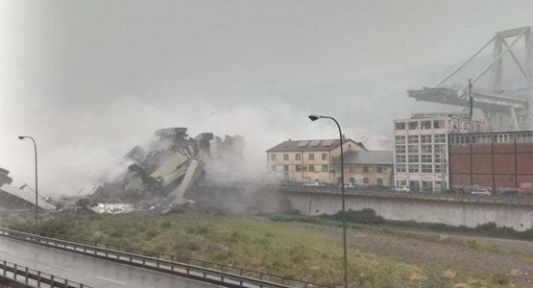 İtalya'da Köprü Araçlarla Beraber Çöktü Çok Sayıda Ölü Var!