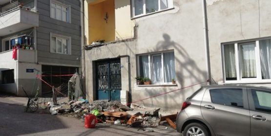  Kocaeli'de balkon çöktü: 1 yaralı