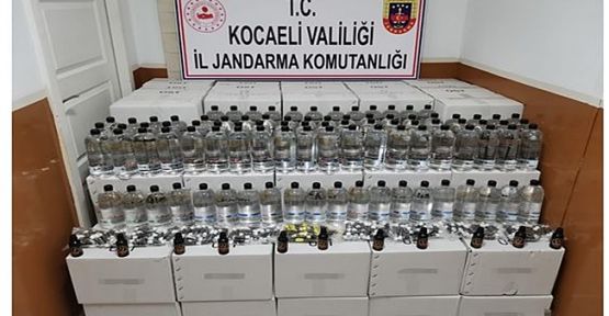Kocaeli'de bir araçta yüzlerce litre etil alkol ele geçirildi!