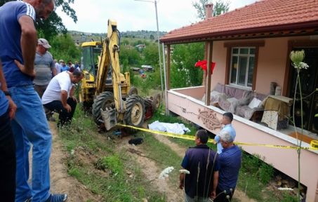 Kocaeli'de devrilen traktörün sürücüsü öldü