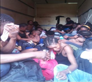 Kocaeli'de kamyon kasasında kaçak göçmenler yakalandı