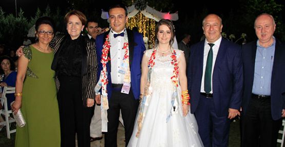 Meral Akşener düğüne katıldı 