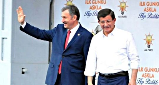 Özdağ, Davutoğlu’nun partisine geçecek vekilleri açıkladı 