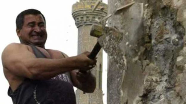  Saddam'ın heykelini yıkan Iraklı pişman