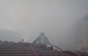 Gebze'de bir binada çıkan yangında 3 kişi dumandan etkilendi