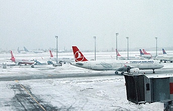 İstanbul'da kar yağışı nedeniyle uçak seferleri  iptal edildi!