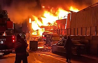 Kocaeli'de sanayi sitesinde büyük yangın; çok sayıda iş yeri ve araç yandı!