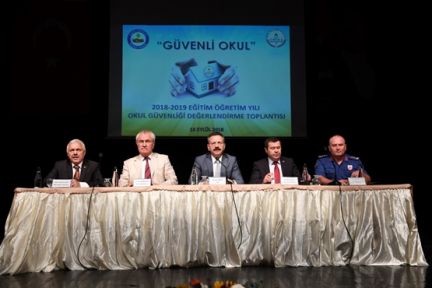 Vali Aksoy'dan Okullarla İlgili Güvenlik Toplantısı