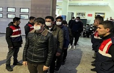 Kocaeli'de 28 kaçak göçmen sınır dışı edildi