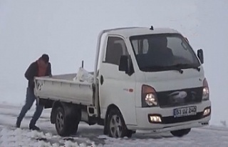 Doğuda kar etkili oldu araçlar yolda kaldı!