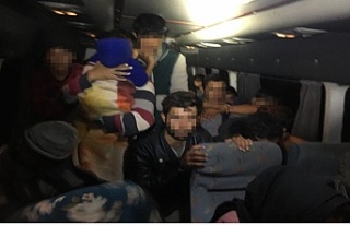 TEM'de durdurulan araçta 40 kaçak göçmen...