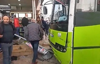 Halk otobüsü durağa daldı ; 1 ölü 2 yaralı