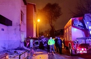 Kocaeli'de feci kaza;2 ölü 1 ağır yaralı!