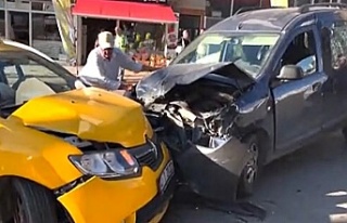 Gebze'de iki araç çarpıştı 5 kişi yaralandı