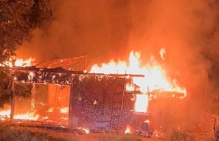 Prefabrik ev alev alev yandı!