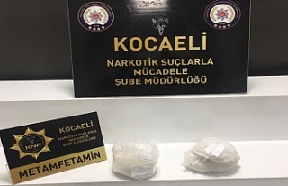 Kocaeli'de durdurulan bir araçta 2 kilo uyuşturucu...
