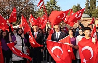 Protokolden Gebzelilere Binlerce Türk Bayrağı