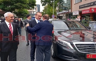 Vali Yavuz Gebze Trabzonlular Derneğini ziyaret etti