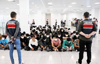 Kocaeli'de 10 düzensiz göçmen sınır dışı...
